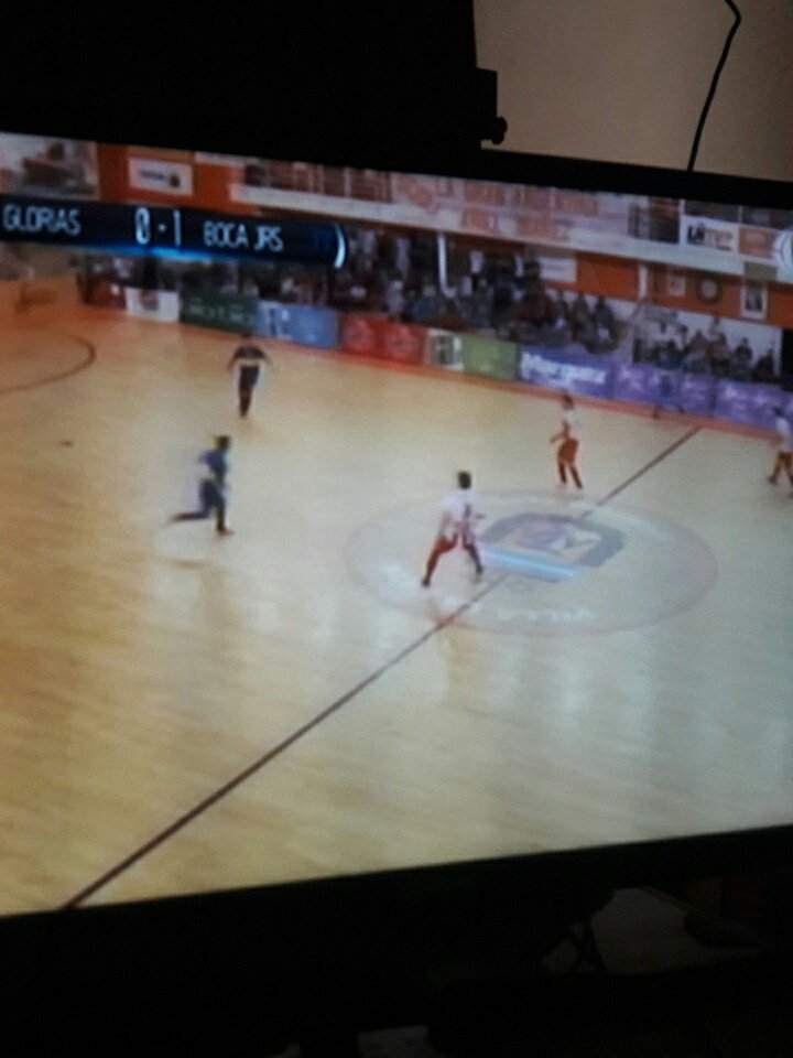 Disfrutando de #Boca #Glorias por #FoxSport que manera de tener #Futsal en la pantalla!! Abrazo grande para <a href="/futsalfrino/">Claudio Daniel Frino</a> y <a href="/chicheferro9/">Chiche Ferro</a>