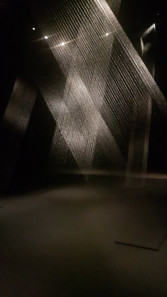 Reunited with my favourite artwork of all time #light #sculpture #print #lygiapape