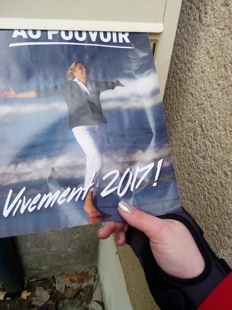 Aurore1149's tweet photo. Boîtage cette après-midi dans les rues d'Angers #FN49 https://t.co/5wiKr84G37