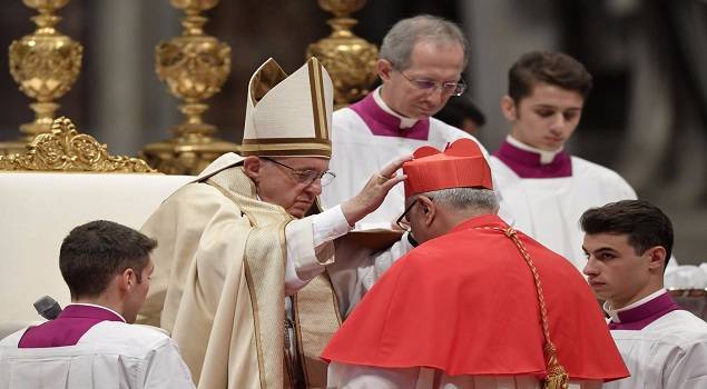 ¡Ya es Cardenal! Baltazar Porras recibió su birreta cardenalicia de manos del Papa
