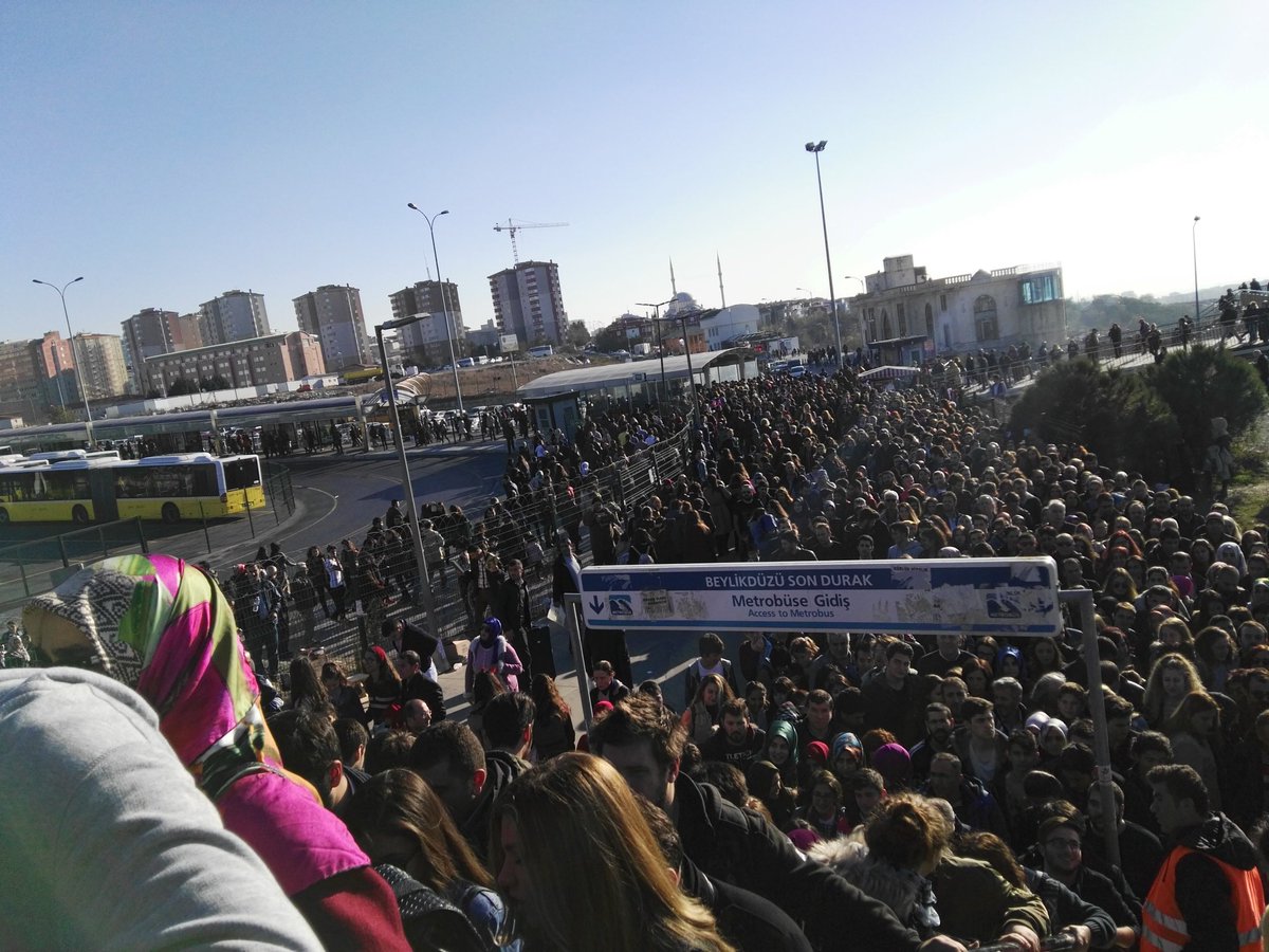 sifaduman's tweet photo. Kim demiş kitapla aramız iyi değil.#tuyapkitapfuari https://t.co/k1aCG48mSn