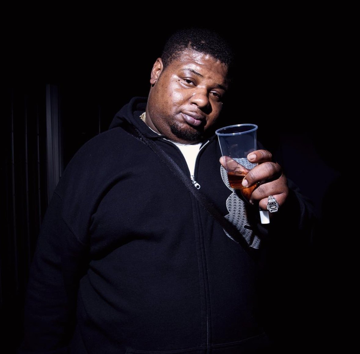 bignarstie's tweet photo. benchpress dat henny bro https://t.co/QhRJqZfaun