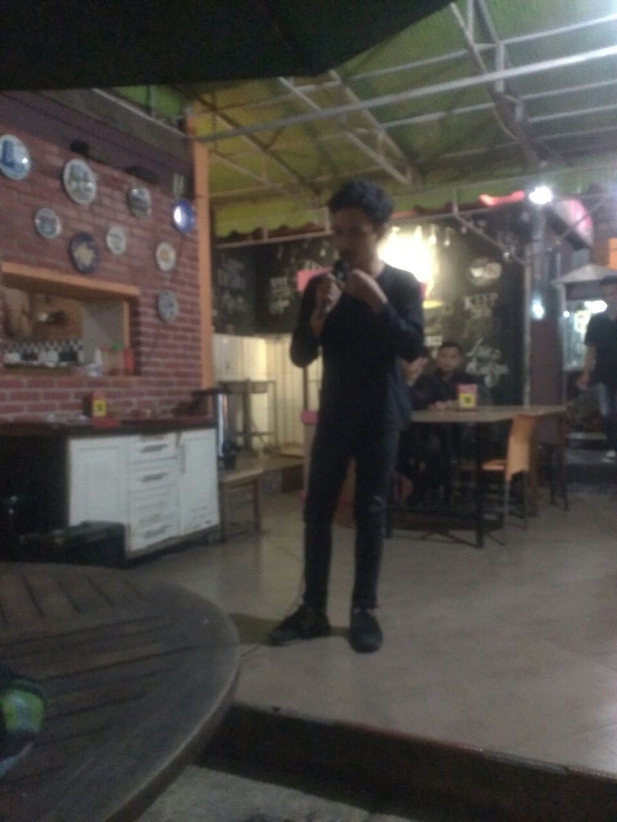 Standupindo_SBG's tweet photo. @sansanhasan di #RoadToCafe @Igabakarkaisar #StandUpComedy #StandUpIndoSubang https://t.co/7WaH6rIPRf