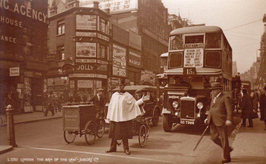 HouseOfKipp's tweet photo. It's fair to say #London has changed a bit in the past century or so... https://t.co/e6KoOA0bPV https://t.co/B9M3upS2Gq