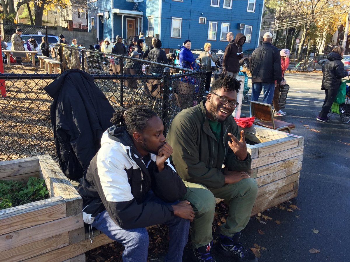 ThePort_MFNH's tweet photo. The #ThanksgivingTurkeyDrive has begun! #community #volunteers @turner_talk Axcela Health https://t.co/nkf59HsmXO