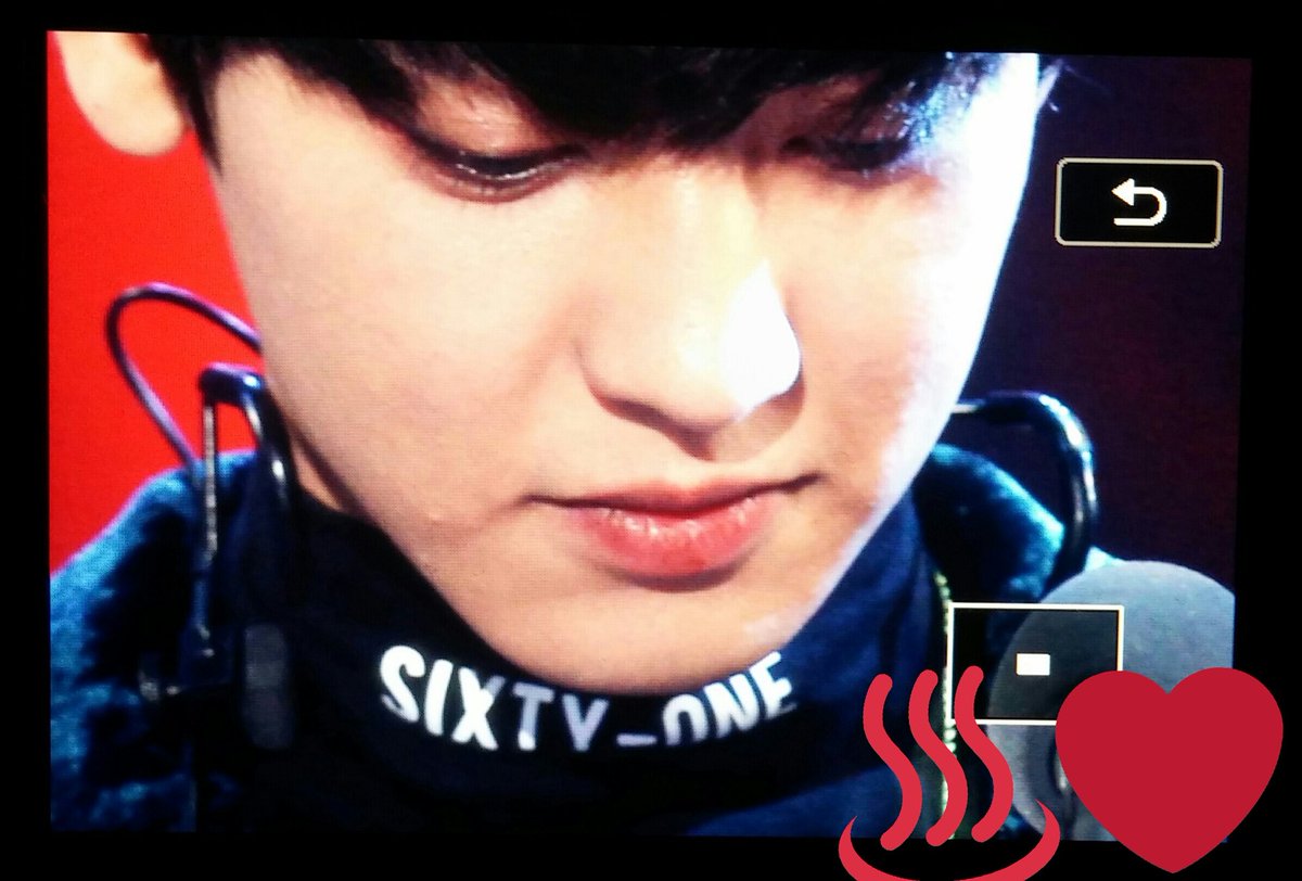 _pcyeoli's tweet photo. 161119 MMA #찬열 #chanyeol 
oppa 턱받이 plz ^^ https://t.co/rWfDbZppJd