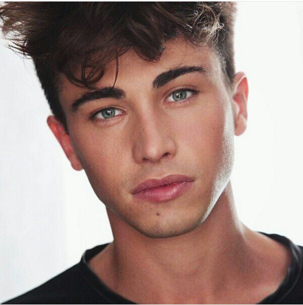 demari_rosa's tweet photo. #amici16  MERITA QUEL BANCO!!IO LO AMO😍😍 https://t.co/E8EByLtudT
