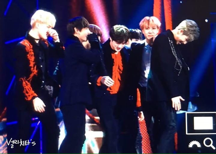 WattpadGoddess's tweet photo. BTS WON THIS YEAR'S DAESANG AWARD! "BEST ALBUM OF THE YEAR" 🎉💓 mark this date armys. 11-19-16 congratulations boys. You deserve it! 🙌🏻✨ https://t.co/EhvVtXUa2l