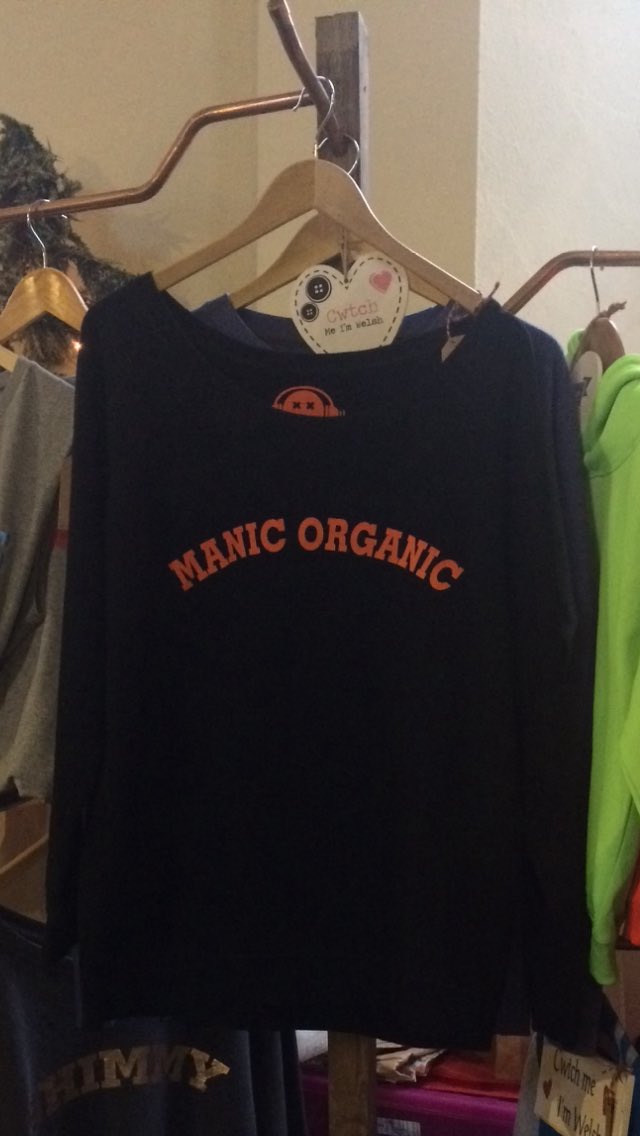 ClubSweats's tweet photo. We are having a crazy #ManicOrganic day @LlandeiloFoS #xmas #shoppers #everywhere #festive #feeling #Clubsweats https://t.co/cKRbzw7VAi https://t.co/uhRecas69S