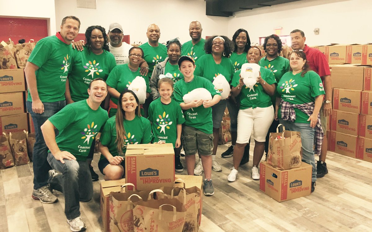 Thanksgiving starts now at Urban League Palm Beach County giving 750 turkeys to families. Thx 4 letting <a href="/ComcastFL/">We've Moved ⏩ @Comcast</a> serve! #ComcastCares