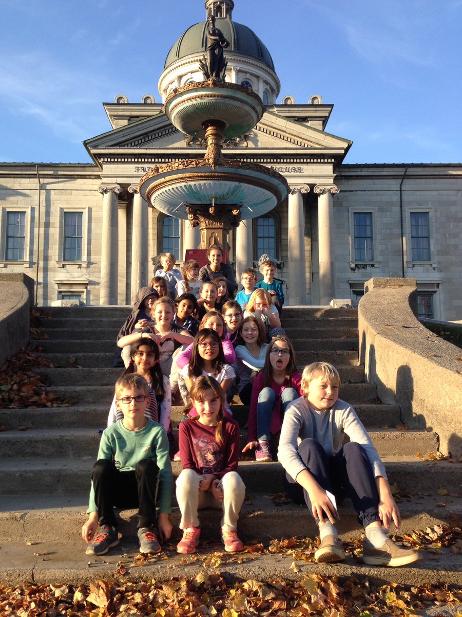 McCourt45's tweet photo. #baskinginsunshine #someofmyfavouritepeople @SydenhamPS_LDSB https://t.co/r1p1RiyYIs