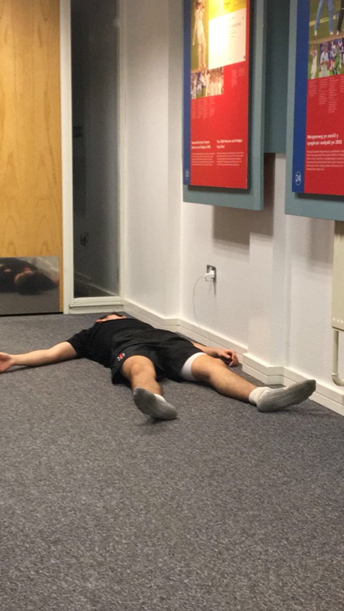 USWCricket's tweet image. These bucs days seem to have taken their toll on Brandon #FresherProblems