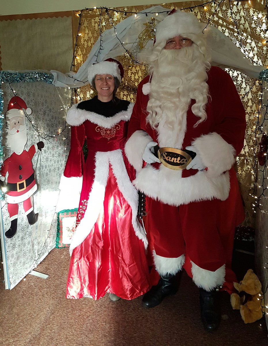 door2doorsanta's tweet photo. A great day @bickershaw_ce school in #Leigh.  Thanks for the invite and for the letters I'll pass them onto patch my elf @DementiaBuddy https://t.co/MThrDsOYZj