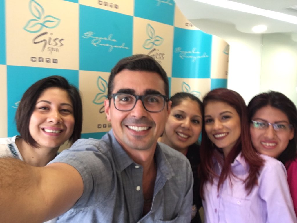 aguschmer's tweet photo. Gracias a Mariuxi,Gabriela,Graciela, Digna y GissellaQuezada por la atención esta mañana en @Giss_Spa. No imaginé q les gustaba el fútbol! https://t.co/pjI8iB8U3J