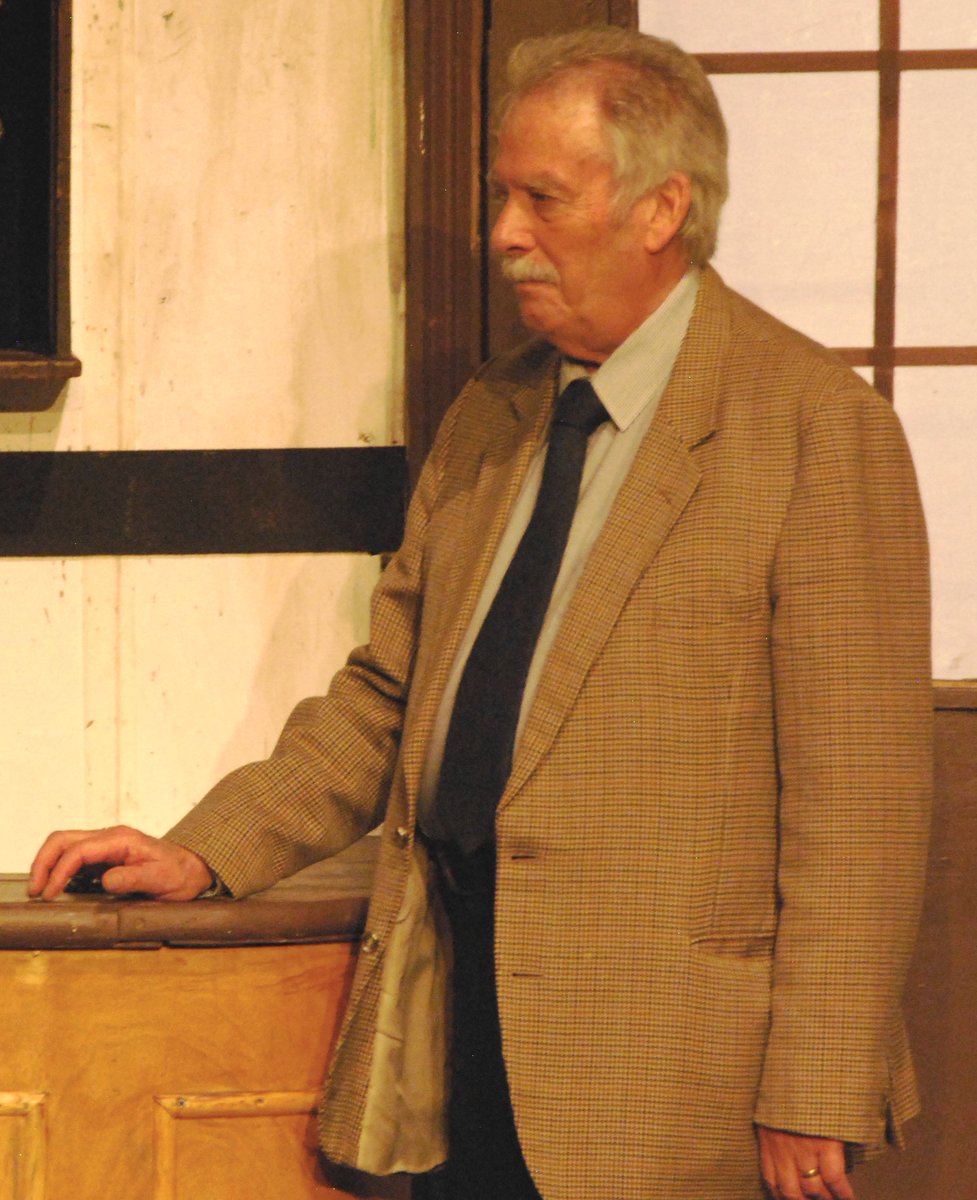 Last night with Inspector Frost! Can you guess whodunit before the case is closed? Cat's Cradle final performance tonight @CompassTheatre