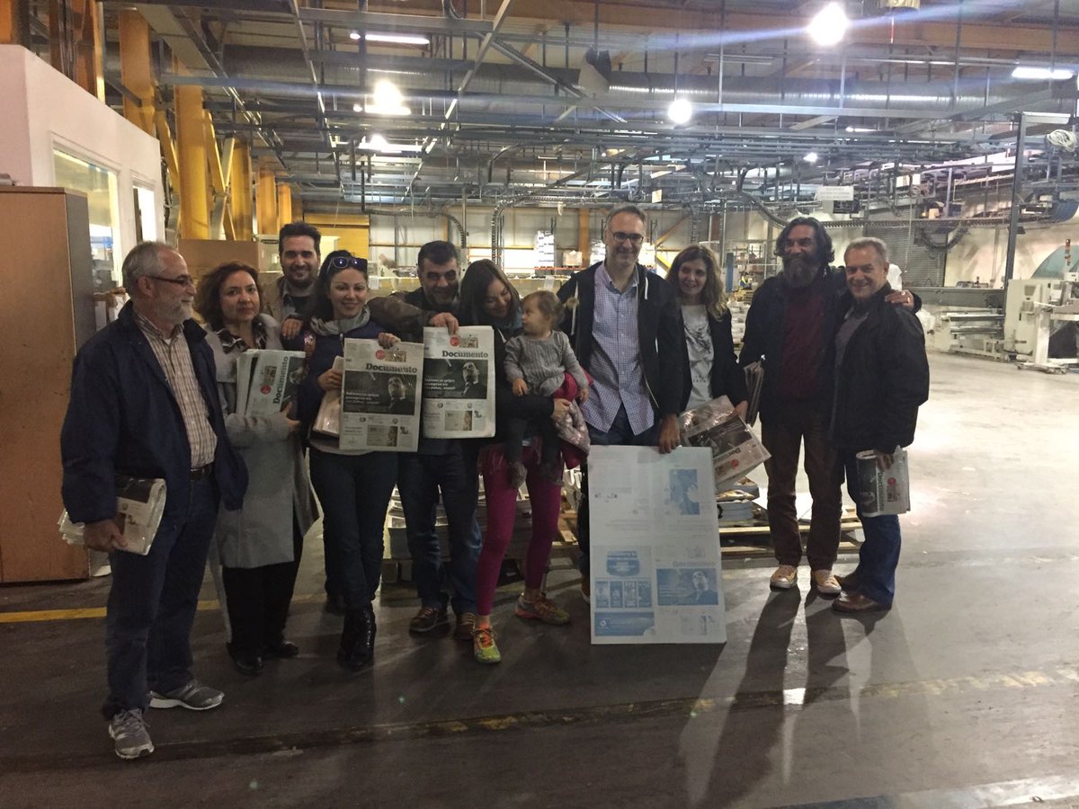 KostasVaxevanis's tweet image. Ιστορική στιγμή. Το team πανω απο το πρώτο φύλλο της #Documento στο τυπογραφείο. Τώρα το λόγο έχετε εσείς