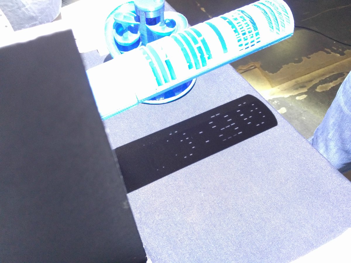 bilbaomakers's tweet image. Vusitadnos en el puestillo de @bilbaomakers para ver el reloj de sol digital: