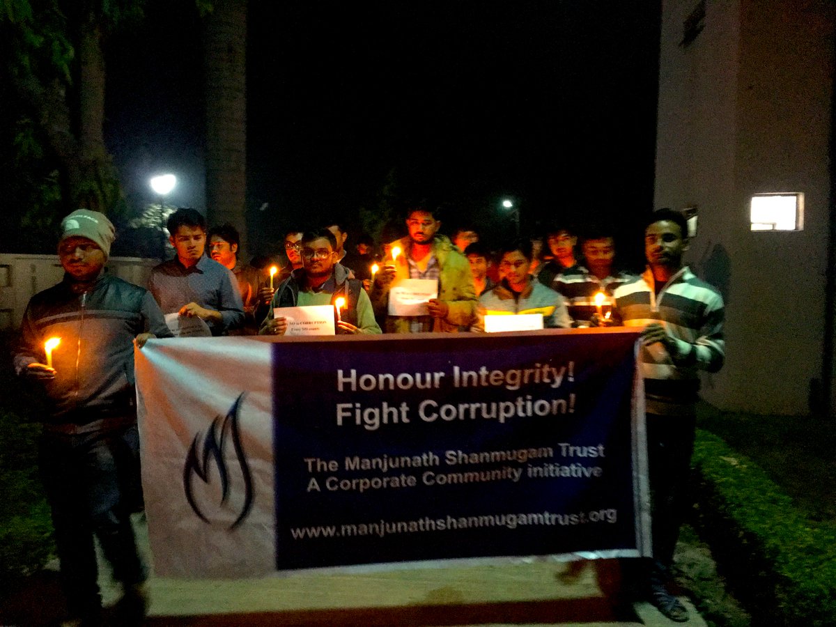 IIMKsp's tweet photo. Students took the candlelight march in remembrance of #ManjunathShanmugam, an @IIML alumnus who lost his life in his #FightAgainstCorruption https://t.co/s5idJzcbIZ