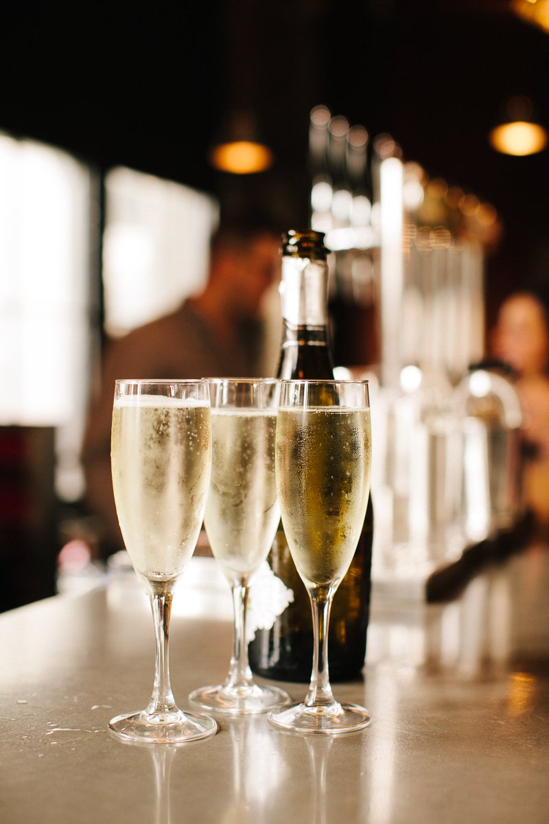 thisissmiths's tweet photo. Let's get Saturday off to a bangin' start with a £15 bottle of Prosecco! Offer available from 5-7pm. #Deeeeeeelicious https://t.co/2fEAXB0chb