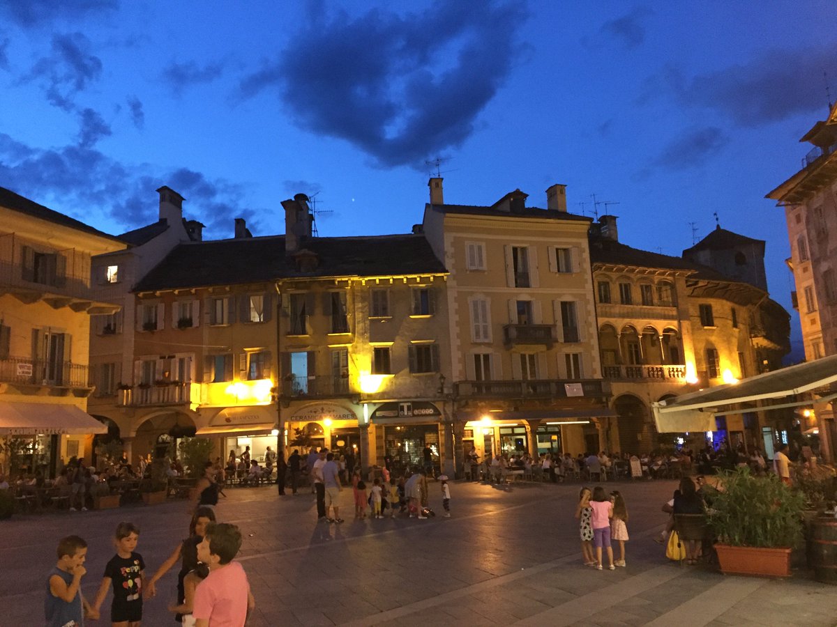 ColloroWeb's tweet photo. Der schöne Platz in Domodossola leicht von Colloro #Colloro #Piedmont #Italien https://t.co/Ddtg8CYYuz https://t.co/jEJXFSgL7l