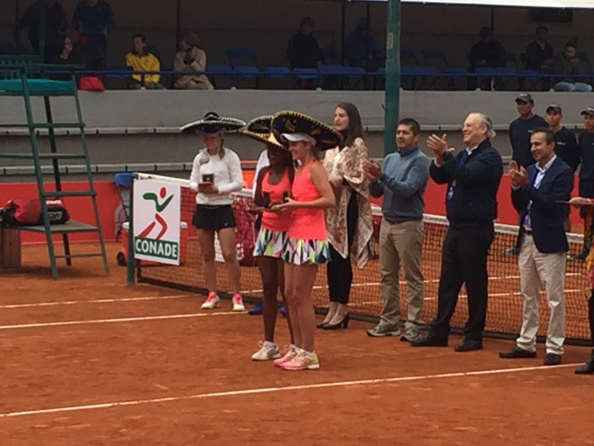 AbiertoJuvenil's tweet photo. Caty Mcnally y Natasha Subhash son las campeonas de dobles del Abierto Juvenil Mexicano 2016. #AJMEX #tenis #itfjuniors #cdch https://t.co/iJQNKnJpCC