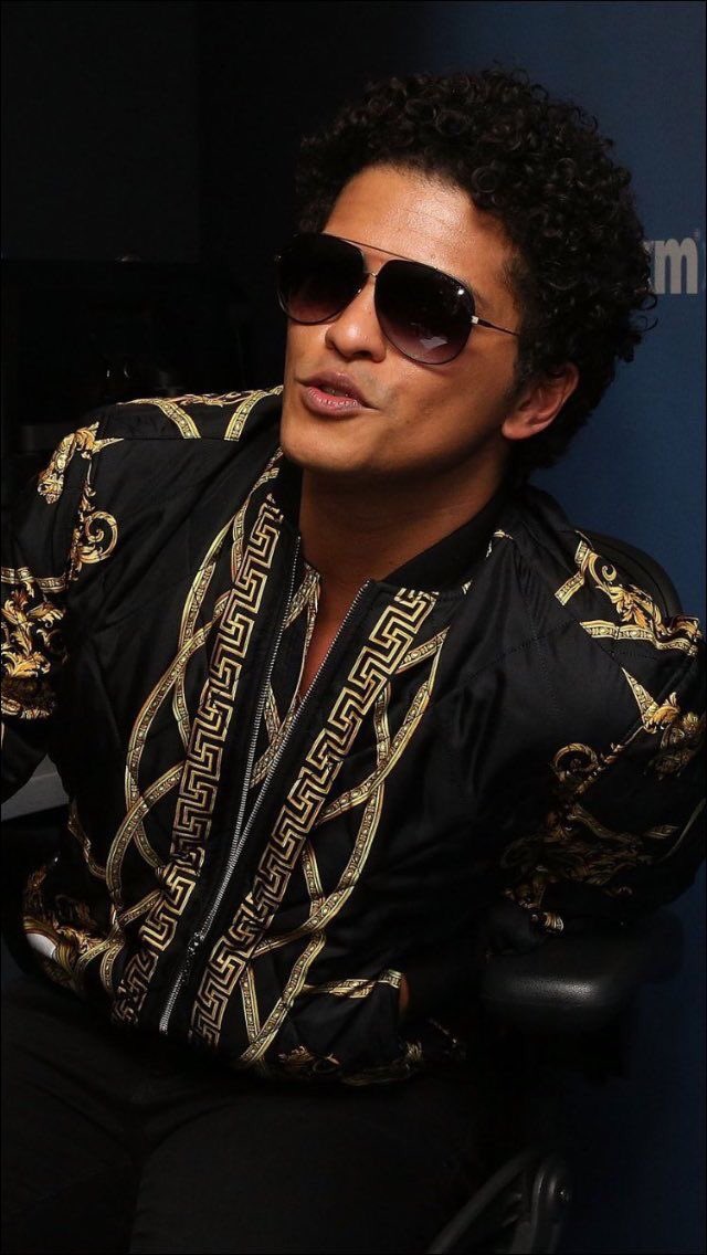 EmiliaLeto's tweet photo. @BrunoMars I love you Michael... ehm I mean Bruno 💛 https://t.co/ZB1BBLjB8A
