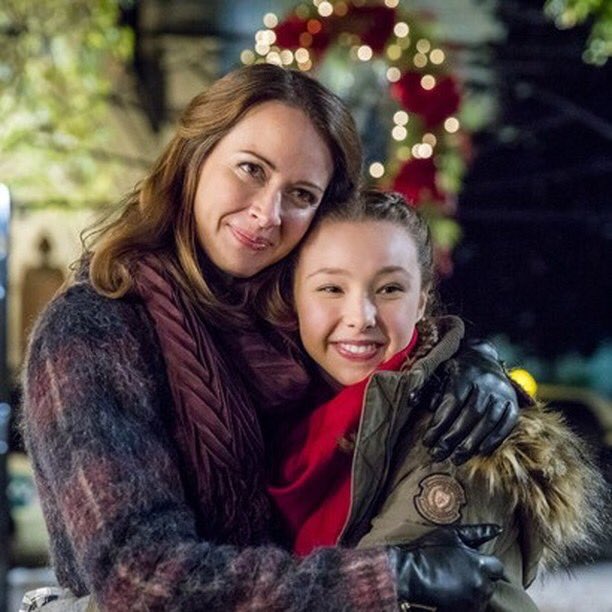 AmyAcker's tweet photo. “@MsSophiaLucia: Love this pic of us @AmyAcker https://t.co/KZa42afWkQ” 
Me too!! 😘 miss you!