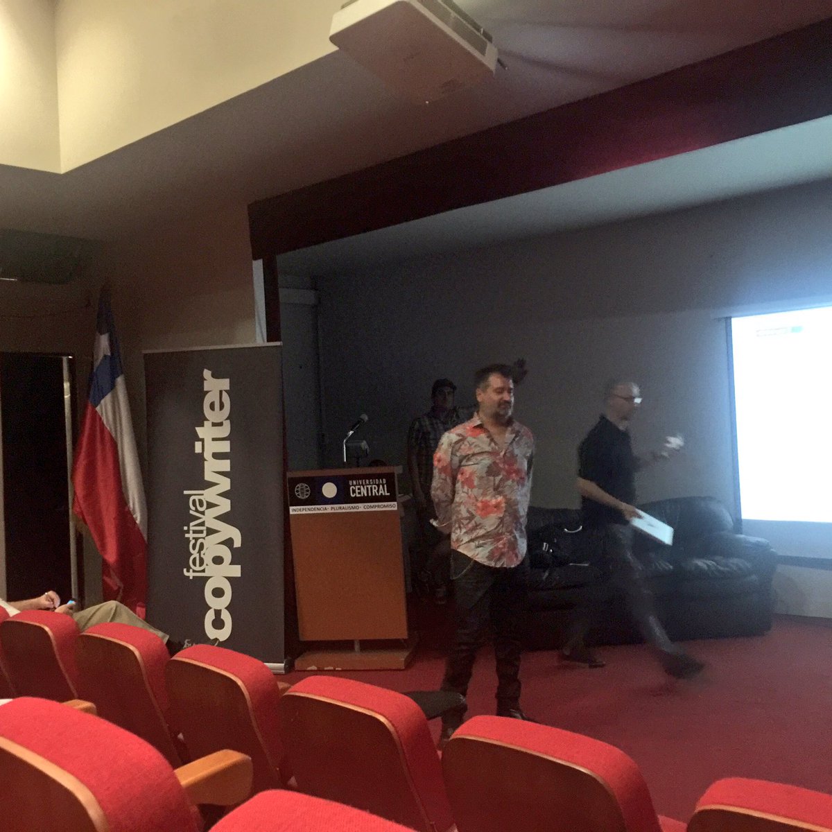 "Lo importante es que seamos héroes de nuestra propia historia" @armandomacchi en <a href="/elcopywriter/">Festival Copywriter</a> 👌🏻