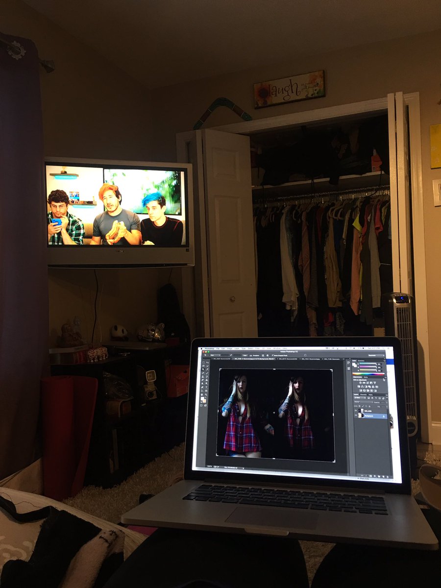iamyvonnee's tweet photo. Working and live streams with the sound going spastic. Lol. #bummblebutt @Apocalypto_12 @markiplier https://t.co/jDfGXd4EDs