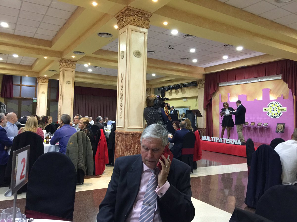 Al sopar del 30 aniversari de Multipaterna. Donant Suport al comerç de proximitat de Paterna.