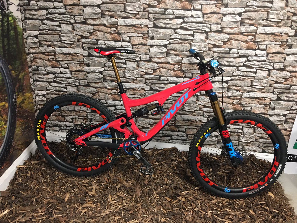 Tredshop's tweet photo. Shes finally built!Click on the link for spec! #bikeporn #bestshop #bestbrands
https://t.co/UDx4jQ4c0u
@Pivot_CyclesUSA @PivotUK @pinkbike https://t.co/sRgWfb3Ts2