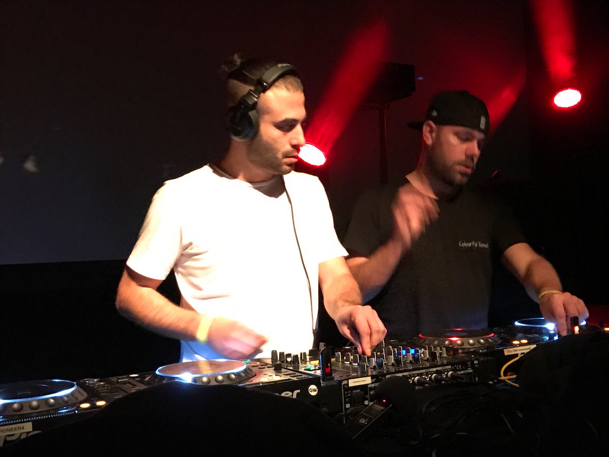 Emiel_1985's tweet photo. .@Fishrmanhawkins warming it up with deep #proressive sounds. Oh how I love 😉 https://t.co/Etm2TyXS8u https://t.co/JIpm9sn5wl