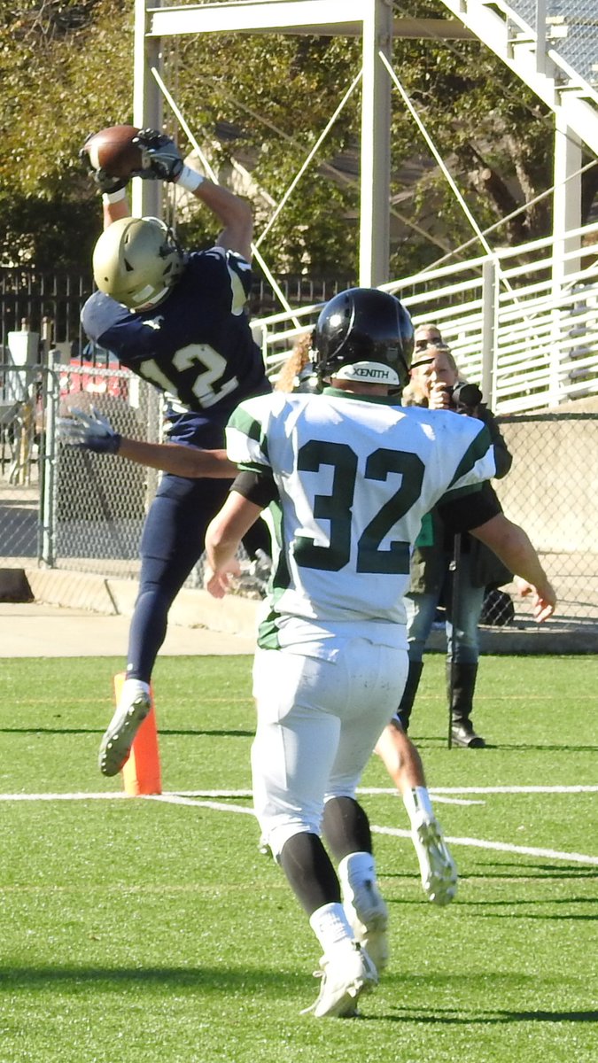 TxBluesman's tweet photo. @RevereQ @MCAstampede Great catch! #Txhsfbplayoffs https://t.co/eQGn6TVRp1