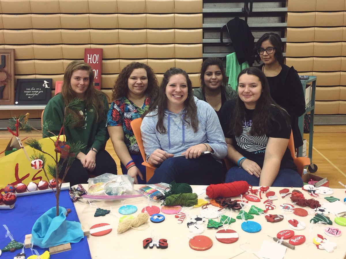 haychurch33's tweet image. S/O to the Art Club members who helped sell/paint ornaments at the @Plymouth_base bazaar! We still have some left! #PHSArtClub