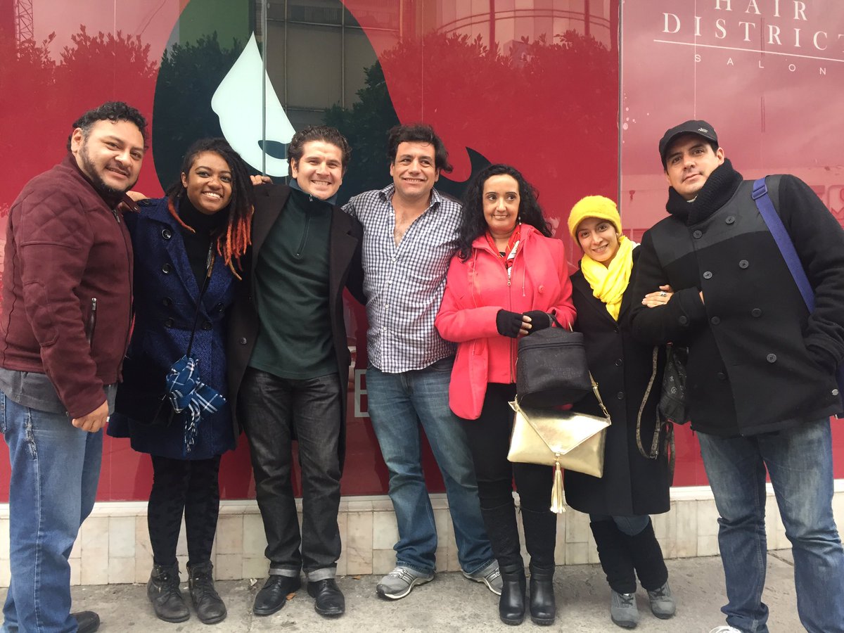 ErikGuecha's tweet photo. Excelente equipo #CoroChrismas @magiadnavidad https://t.co/NnIXt0rkqt