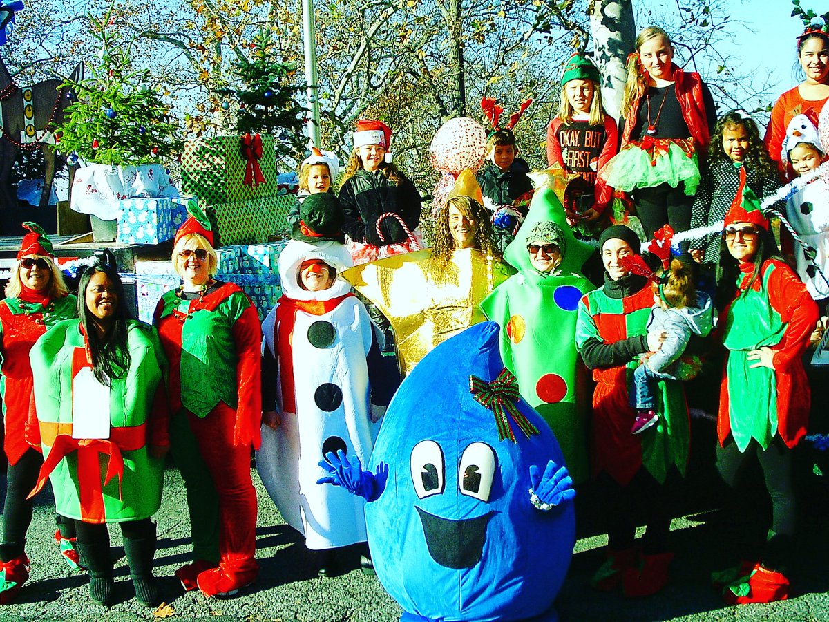 ReadingWater's tweet image. Starting off the Holiday Season at the Reading annual parade. #elf #RAWAkids