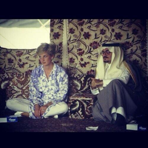 InPic's tweet photo. الأميرة ديانا خلال زيارتها للسعودية 1986م https://t.co/UuOpZFv5tb