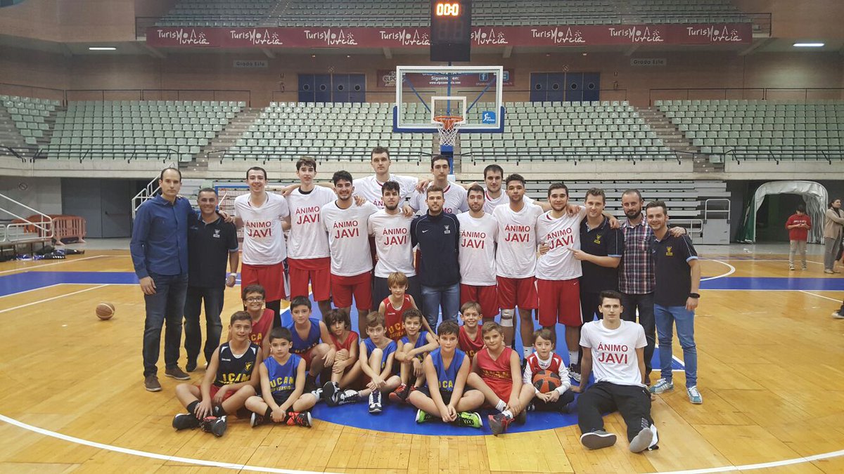UCAMMurcia's tweet photo. Hoy el filial ha lucido camisetas de apoyo a @javips4 jugador de la #CanteraUCAM lesionado. ¡Ánimo Javi! https://t.co/PldL20Vqgw