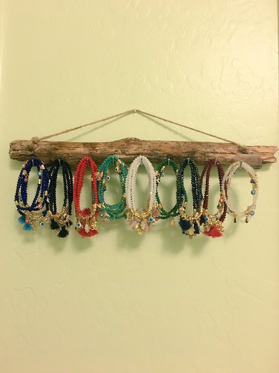 TheTurquoisebox's tweet photo. Mix and match with our colored Healing Bracelets 💋💅🏼 3 for $25 they make the perfect holiday gifts! 💕 https://t.co/7rgOVkPrkG