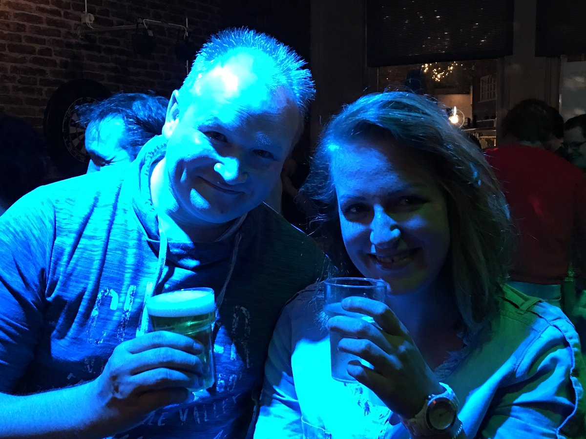 CafedeBaron's tweet photo. Gezelligheid! #proost https://t.co/OSuMQTcxwC
