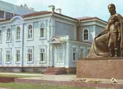 HouseP0rn_'s tweet photo. Lenin's houses are spot on ✊❤ https://t.co/GI5BJcSq9A