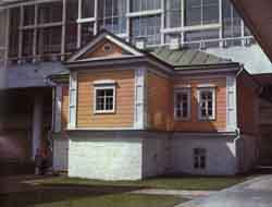 HouseP0rn_'s tweet photo. Lenin's houses are spot on ✊❤ https://t.co/GI5BJcSq9A