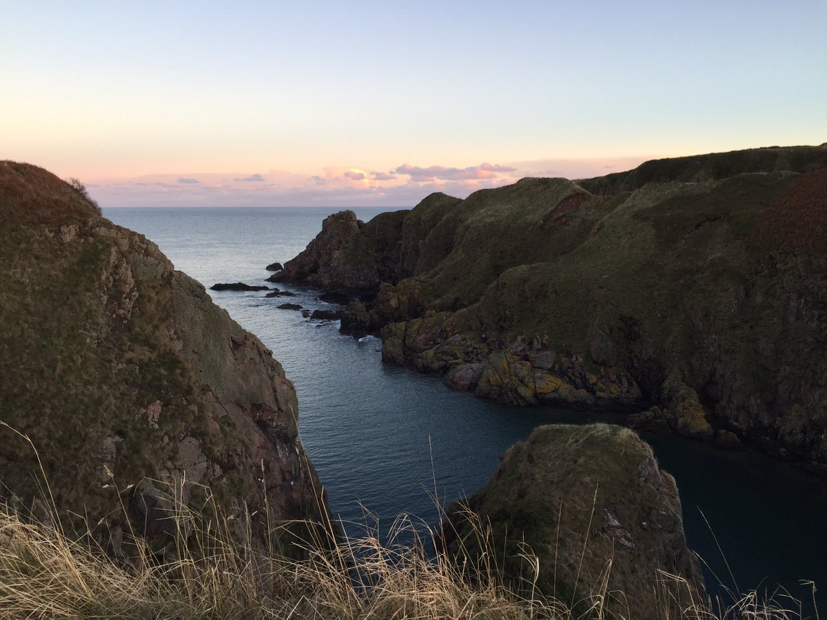 Altheadreamsof's tweet photo. Adventure #3 today.. #bullersofbuchan π #aberdeenshire #cliffs #coast #ridges #thinpaths https://t.co/tk0iczZG4O