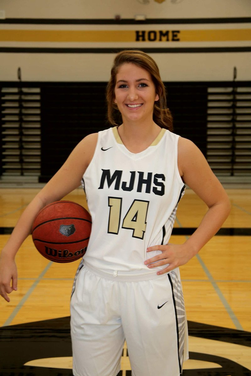 pageplaybook's tweet photo. Tavie Bell with 20 points in win over MLK. https://t.co/0ZKkRjWKN7