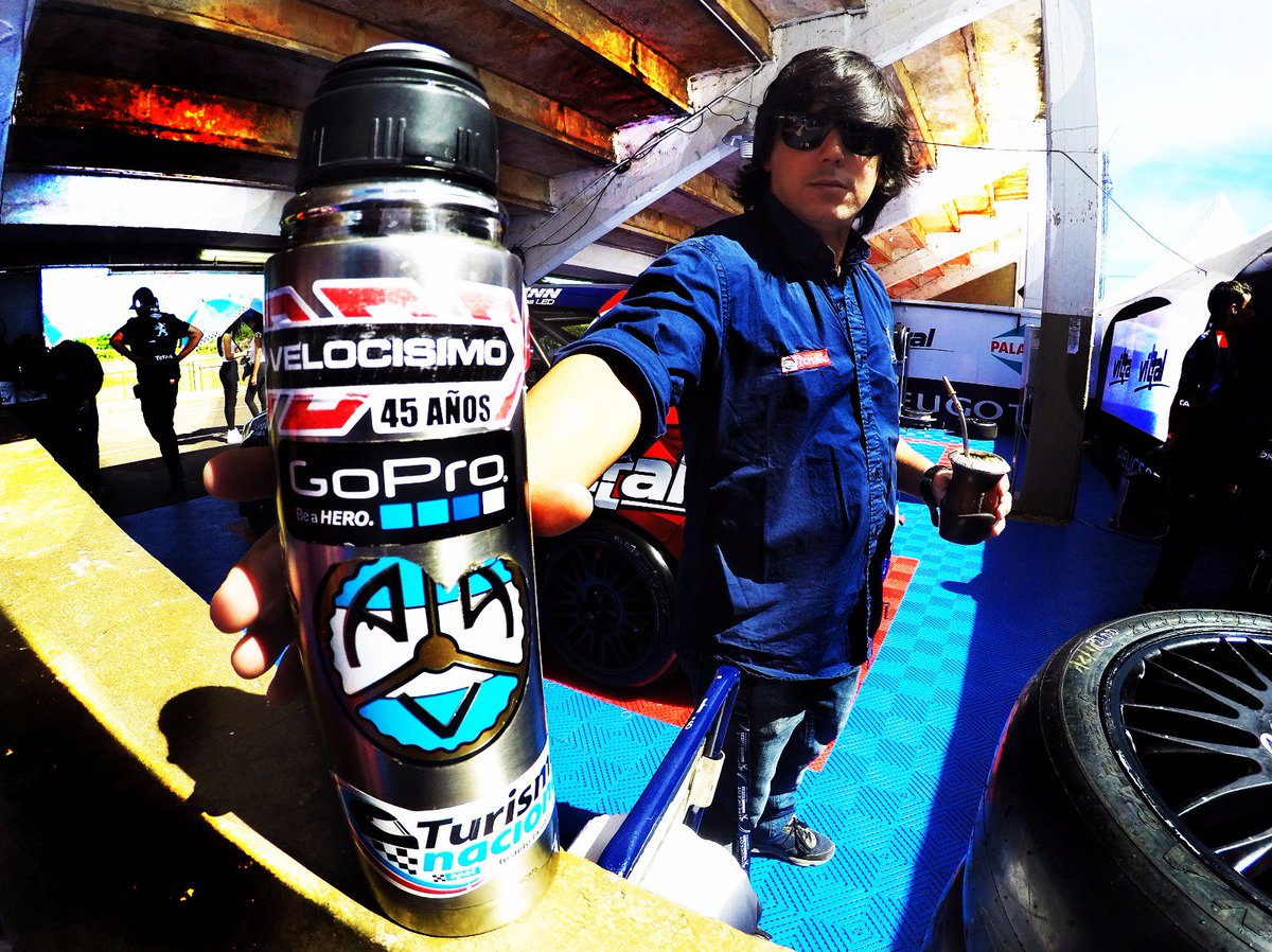 FourwindsArg's tweet photo. El Team Fourwinds Competición se mete en el box del #TeamPeugeotTotal en #Posadas ¡Vamos Leones! ¡Nos Mueve la Pasión! https://t.co/jk5xlgRYgU