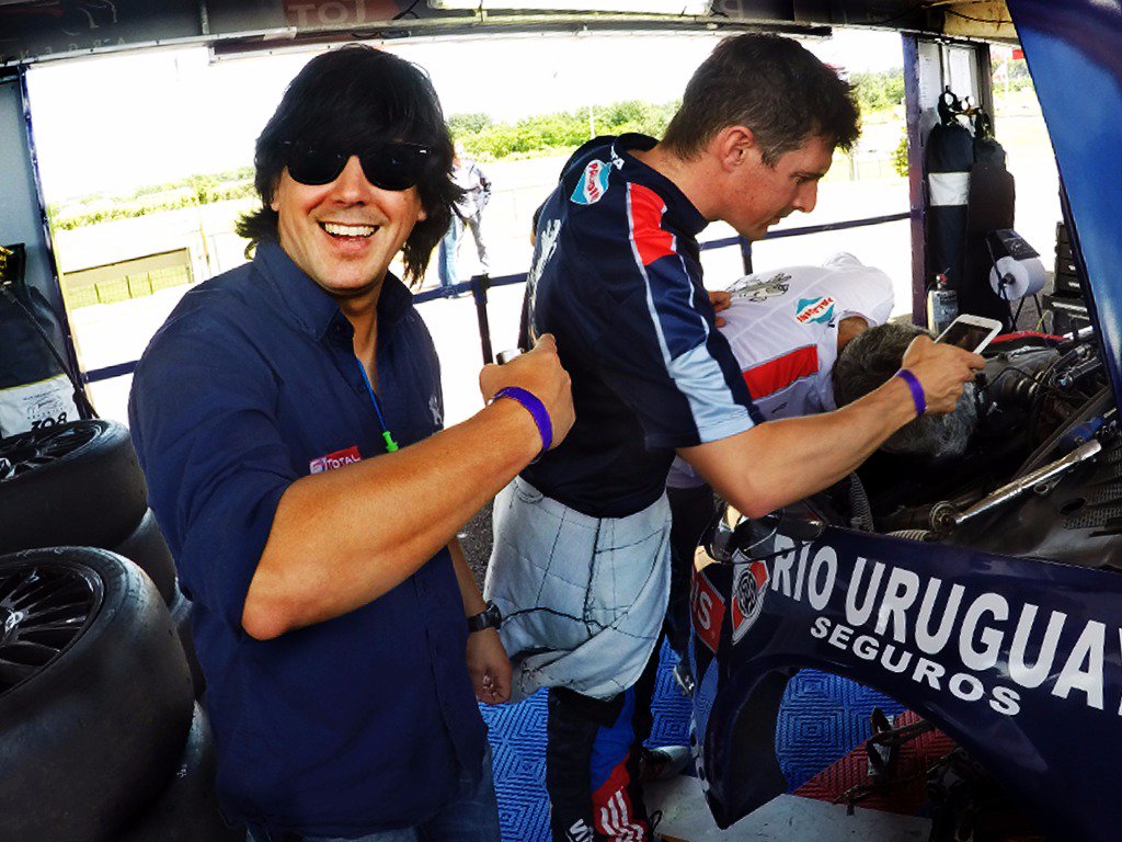 FourwindsArg's tweet photo. El Team Fourwinds Competición se mete en el box del #TeamPeugeotTotal en #Posadas ¡Vamos Leones! ¡Nos Mueve la Pasión! https://t.co/jk5xlgRYgU