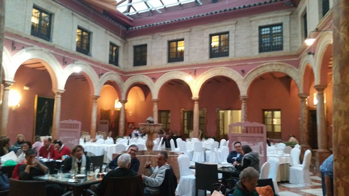 mirutaes's tweet photo. Acabamos de llegar al Hotel @santodomingoluc precioso claustro😍 #TuhistoriaATB @tu_historia @AndaluciaTB https://t.co/6XJ7DOuqjP