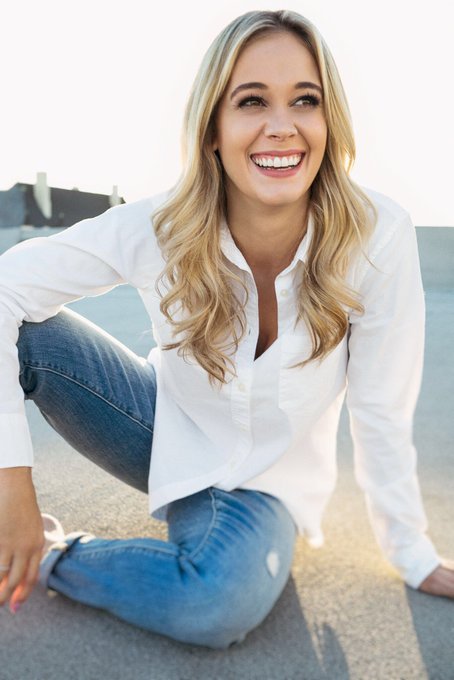 Hi 👋🏻 https://t.co/6fINGt6WFu<a href="/tag/actresses"class="tags"><span>#actresses</span></a><a href="/tag/blackcarpet"class="tags"><span>#blackcarpet</span></a><a href="/tag/cleansinghourmovie"class="tags"><span>#cleansinghourmovie</span></a>