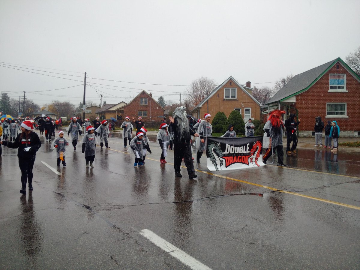 cdnprekmurec's tweet photo. Freezing at the #KWSantaParade @DoubleDragonMAF https://t.co/THjBgSaezK