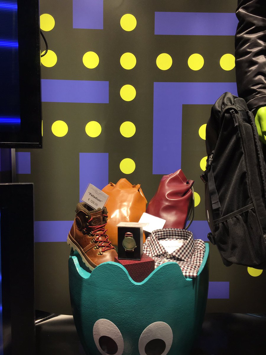 IFBags's tweet photo. @amedeodmilano window! https://t.co/mq5efGSmvs